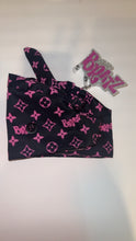 Load image into Gallery viewer, Black and Pink Bratz scrub cap with matching badge
