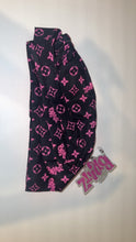 Load image into Gallery viewer, Black and Pink Bratz scrub cap with matching badge
